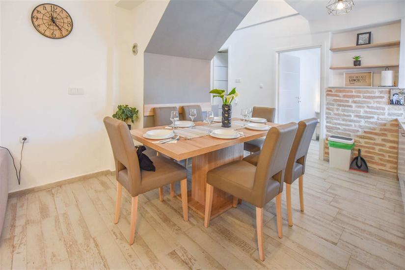 House K1, for 12 persons