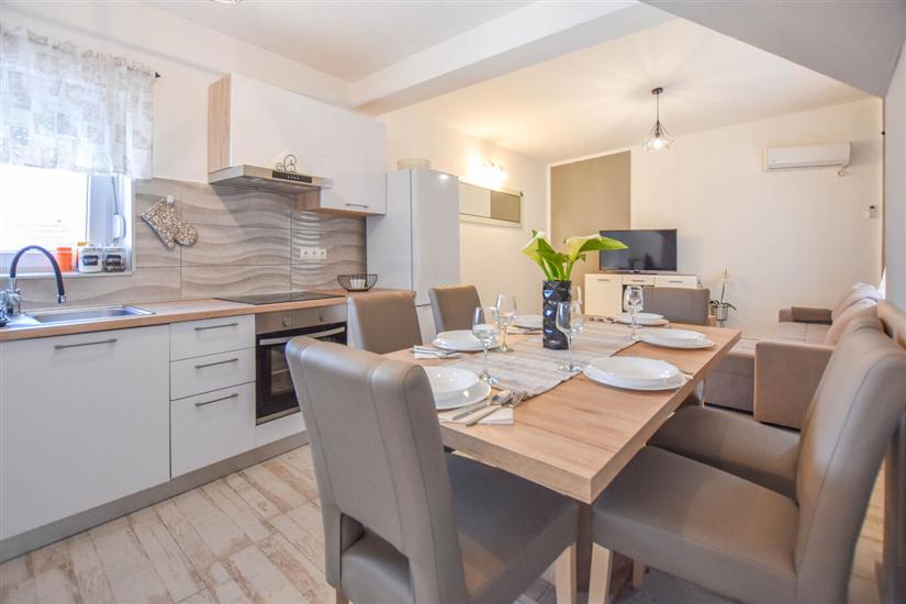 House K1, for 12 persons