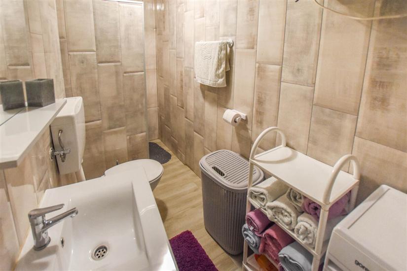 House K1, for 12 persons