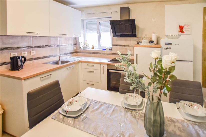 House K1, for 12 persons