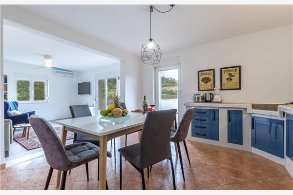 House K1, for 11 persons