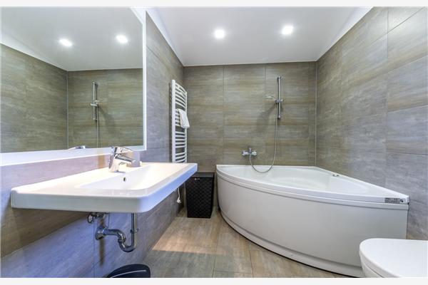 House K1, for 11 persons