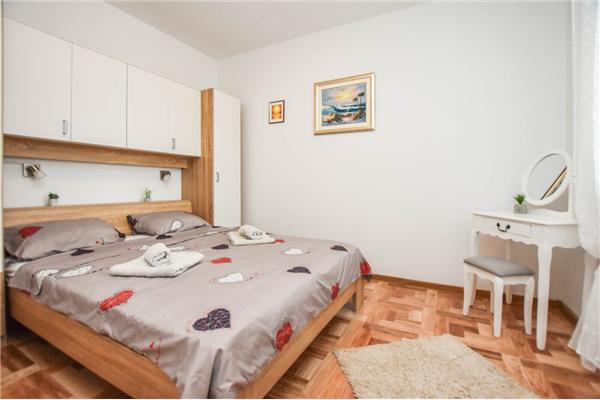 Apartment A1, for 5 persons