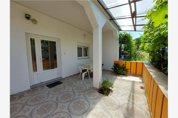 Apartment A1, for 5 persons