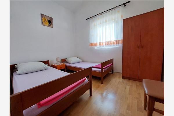 Apartment A2, for 5 persons