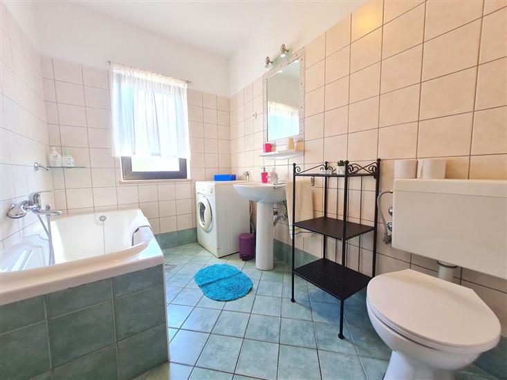 Apartment A4, for 6 persons