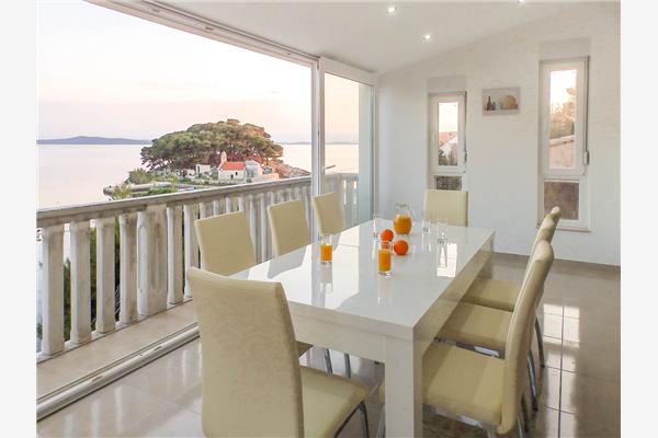 Apartment A1, for 8 persons