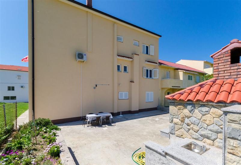 Apartments and Room Sime M