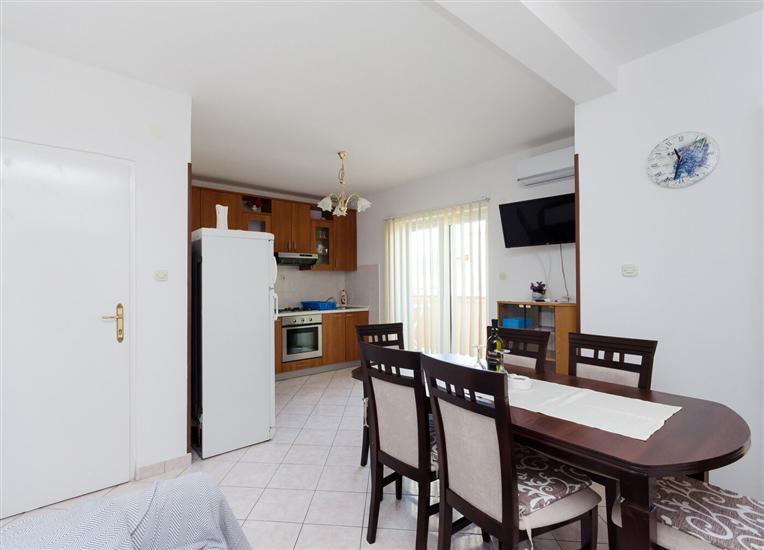 Apartment A1, for 6 persons