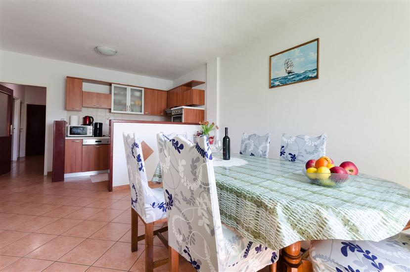 Apartment A2, for 8 persons