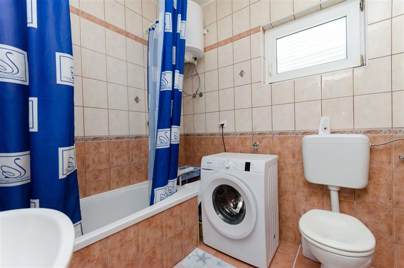 Apartment A2, for 8 persons