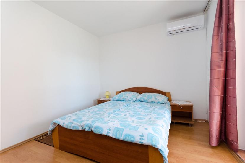 Room S1, for 2 persons