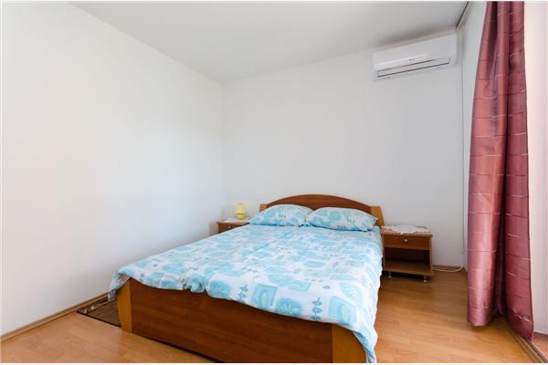 Room S1, for 2 persons