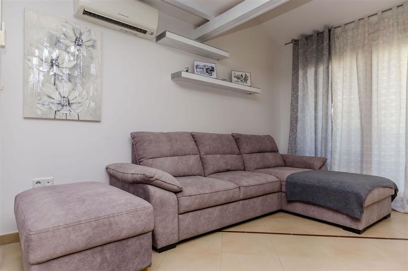 Apartment A1, for 5 persons