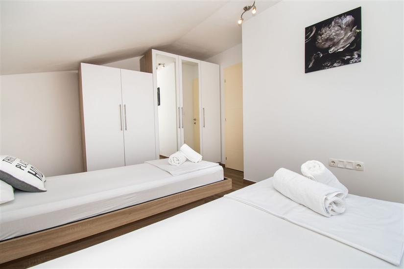 Apartment A2, for 6 persons