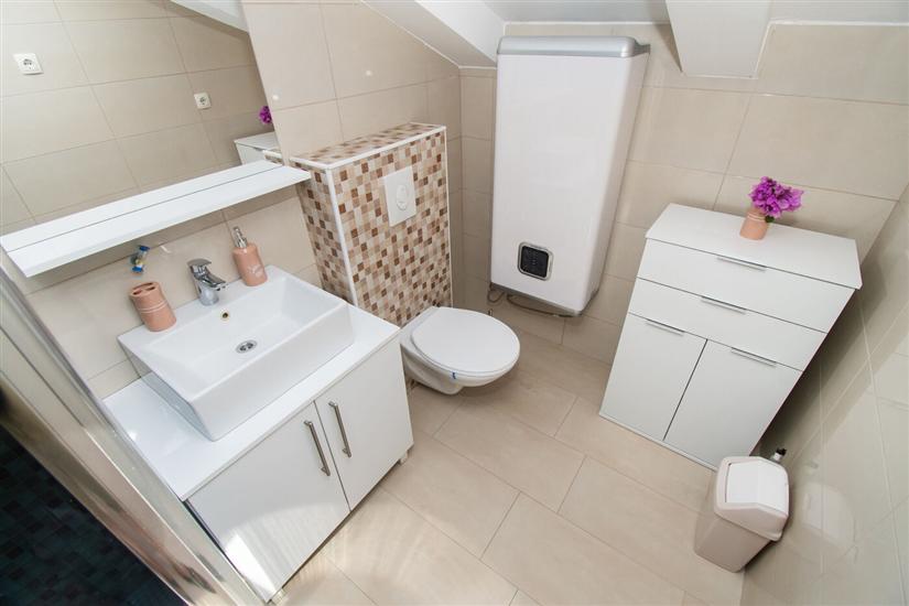 Apartment A2, for 6 persons