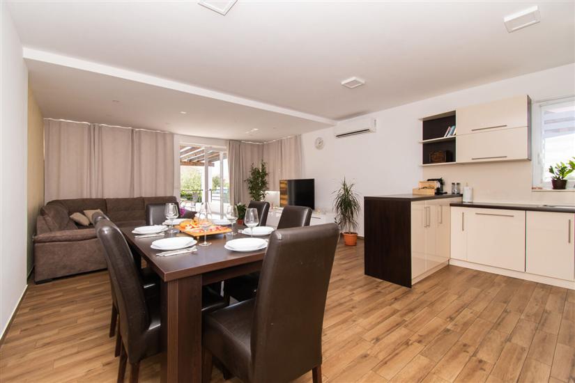 Apartment A2, for 6 persons