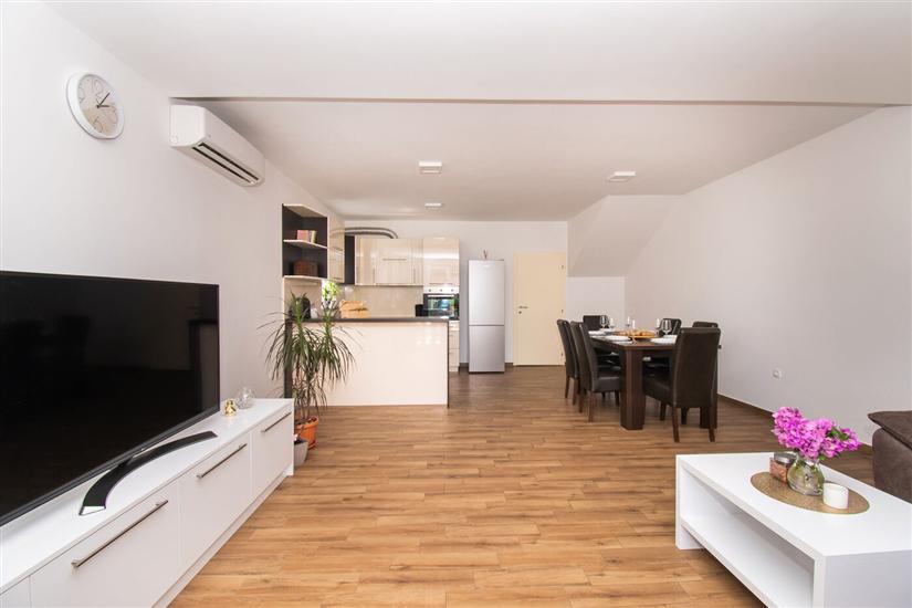 Apartment A2, for 6 persons