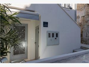 размещение с бассейном Ривьера Сплит и Трогир,РезервирайMarinaОт 119 €