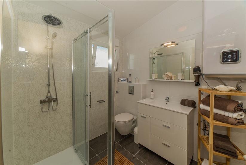 Apartment A2, for 6 persons