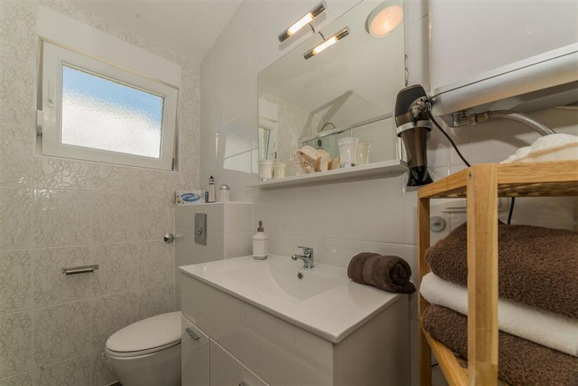 Apartment A2, for 6 persons