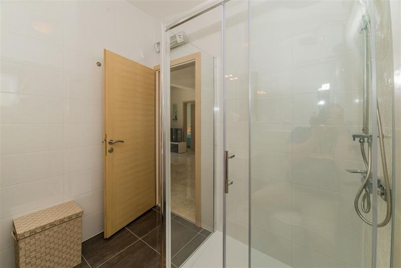 Apartment A2, for 6 persons