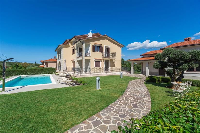 Apartment Mihael s bazenom i lijepo uređenim vrtom