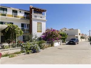 Apartmaj Roza Vodice, Kvadratura 70,00 m2, Oddaljenost od centra 400 m