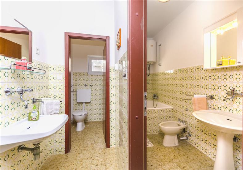 Apartment A1, for 5 persons