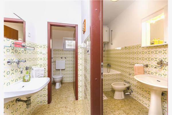 Apartment A1, for 5 persons