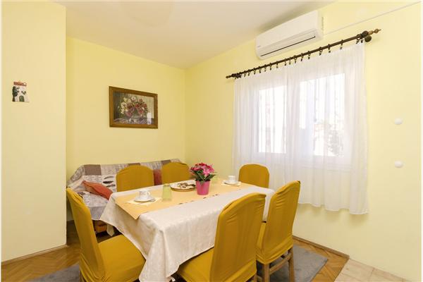 Apartment A1, for 5 persons