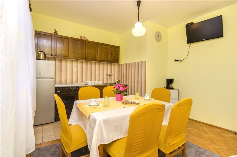 Apartment A1, for 5 persons