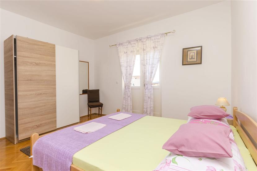 Apartment A1, for 5 persons