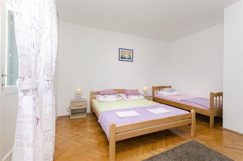 Apartment A1, for 5 persons