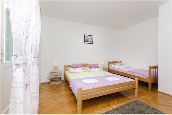 Apartment A1, for 5 persons