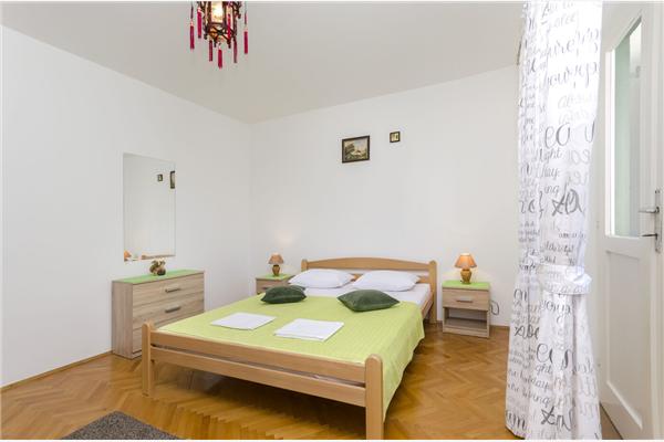 Apartment A1, for 5 persons