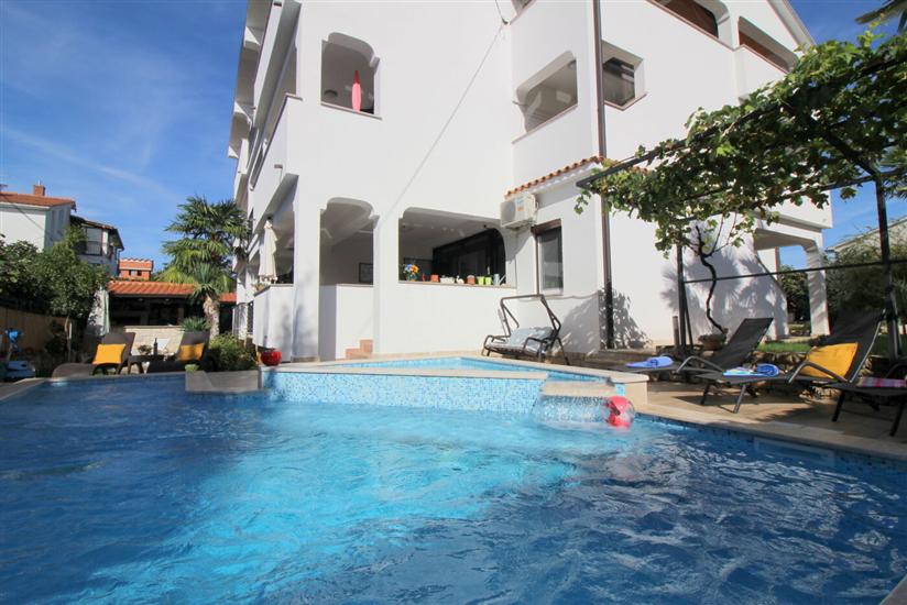 Apartmaj Residence Lili 4 s bazenom