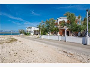 Apartments Jancic Vir - island Vir, Size 54.00 m2, Airline distance to the sea 20 m, Airline distance to town centre 700 m