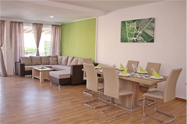 House K1, for 12 persons