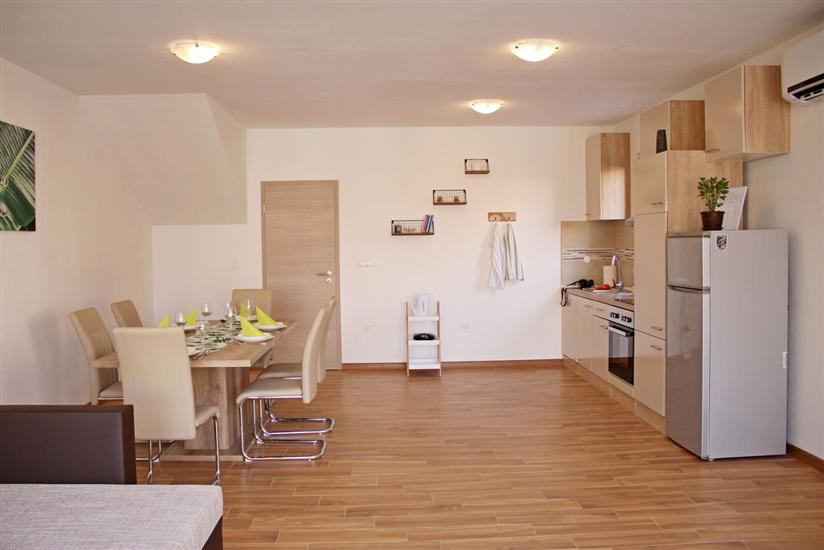 House K1, for 12 persons