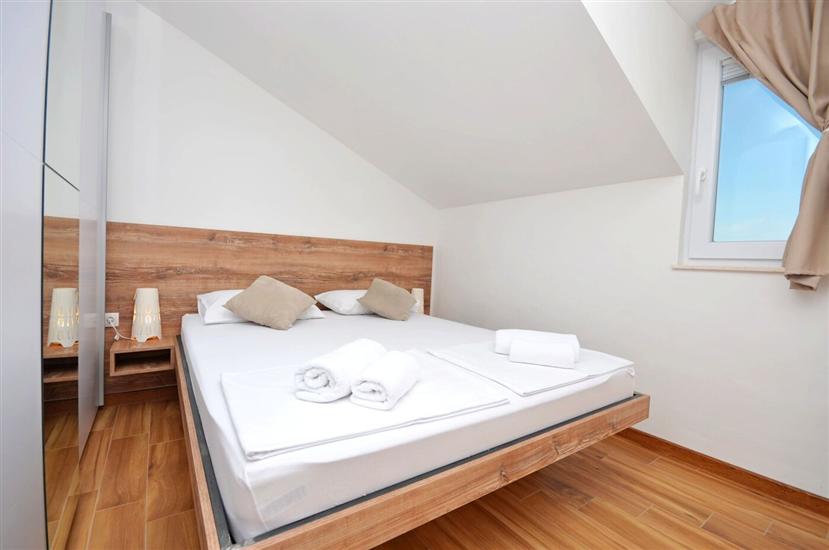 House K1, for 12 persons