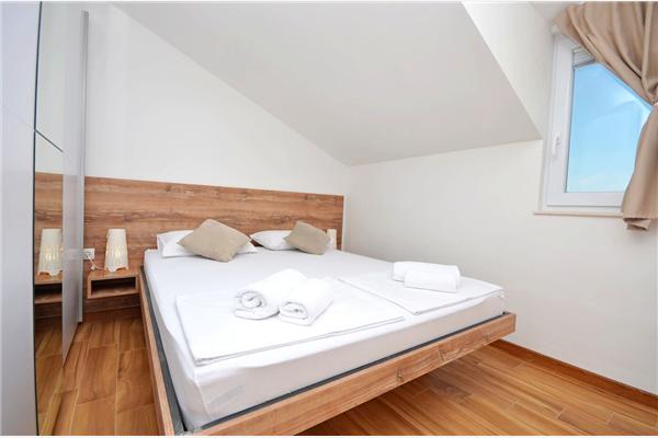 House K1, for 12 persons