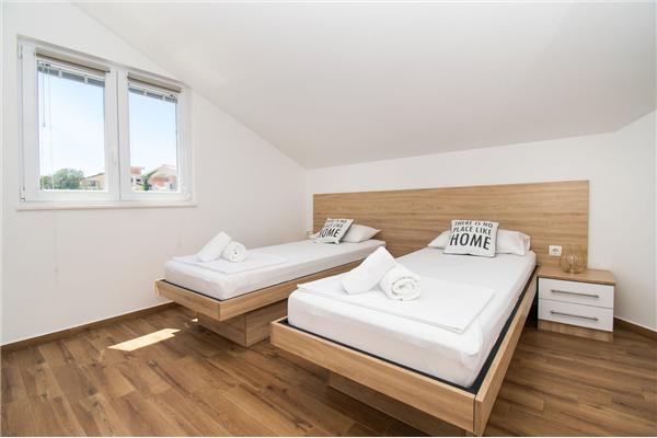 House K1, for 12 persons