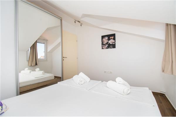 House K1, for 12 persons