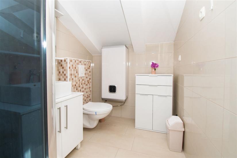 House K1, for 12 persons