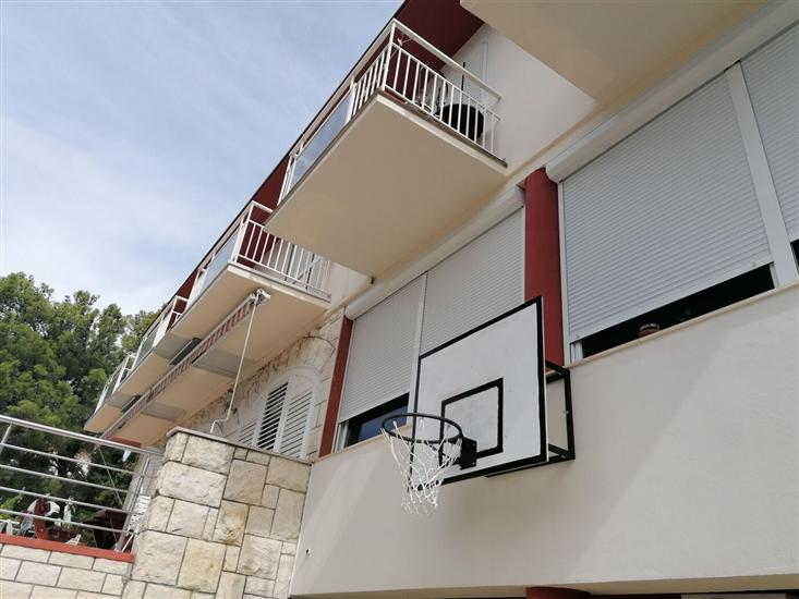 Apartment and Rooms Franka