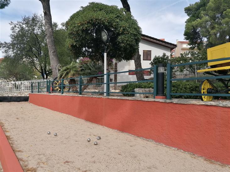 Apartment and Rooms Franka