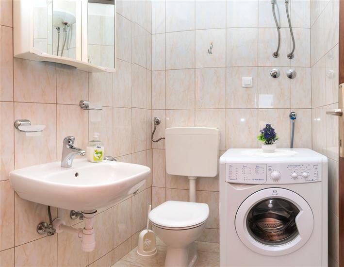 Apartment A2, for 6 persons