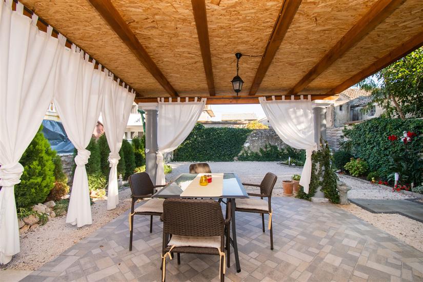 Apartment Kameni dvori