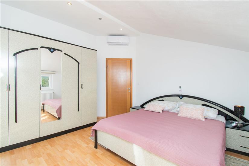 House K1, for 9 persons